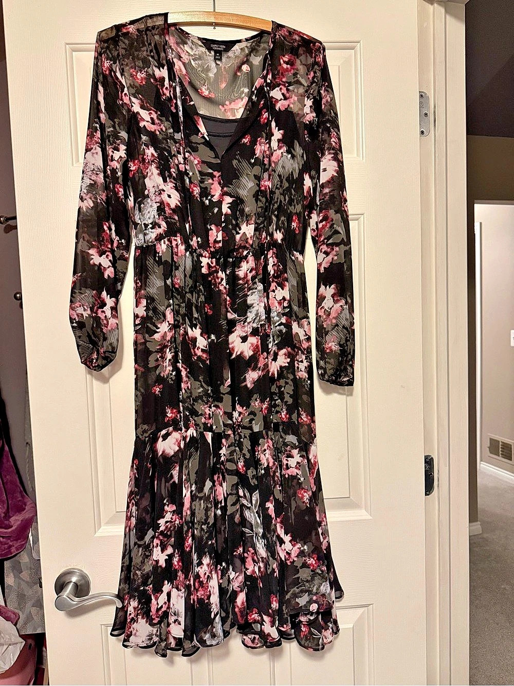 Simply Vera Wang Floral Maxi Dress in Black & Pink Size Medium